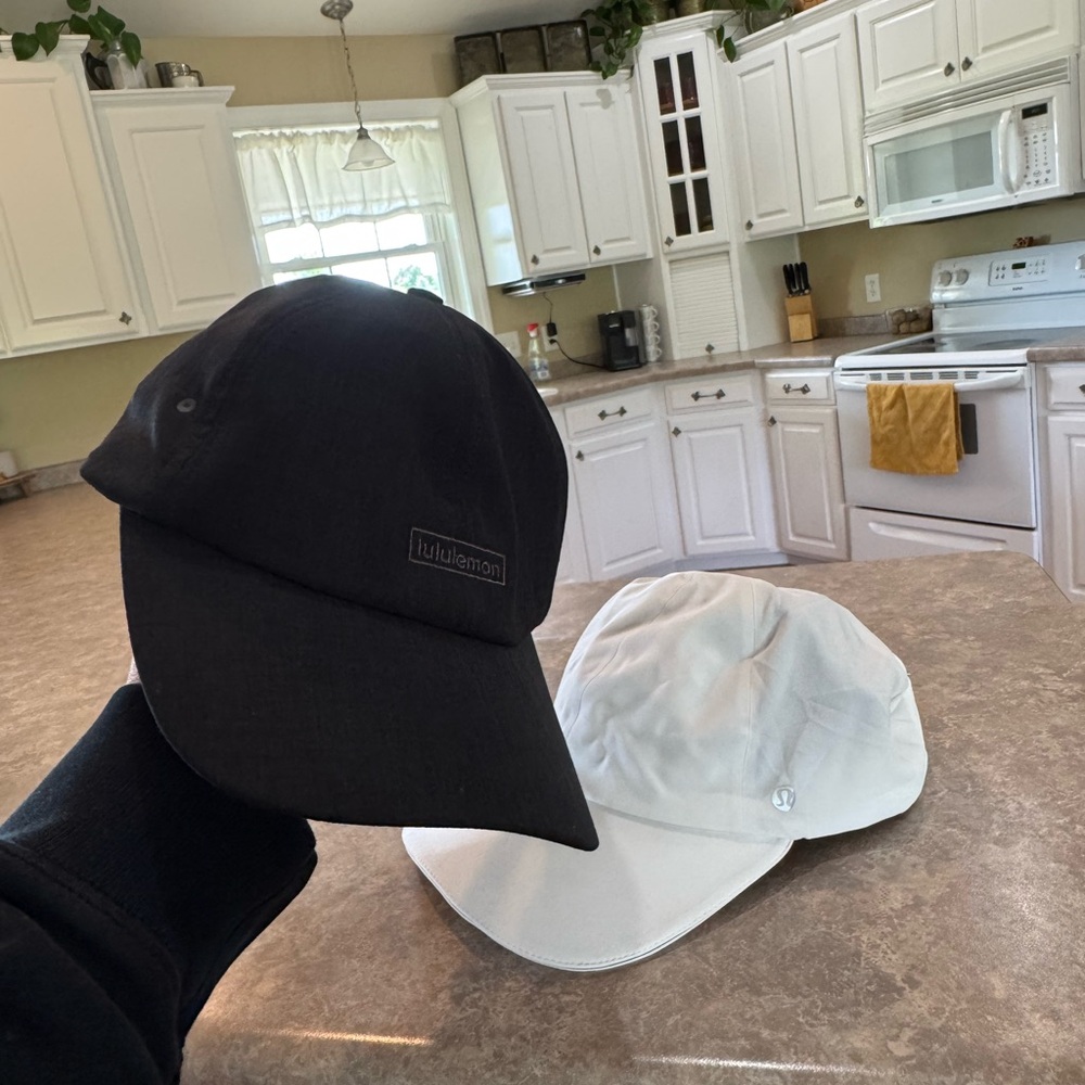 🖤🤍(2)Lululemon caps Black and White
